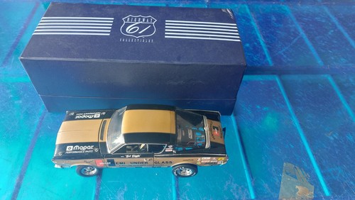 Barracuda diecast car - 1.18,