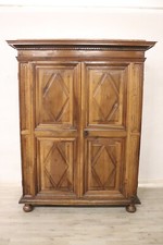 Armadio antico in noce massello con vano segreto XVII secolo, antiquariato