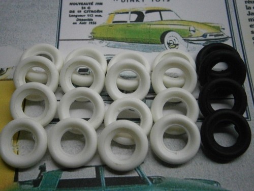 Lot pneus dinky toys - pneus,