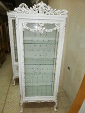 VETRINA IN LEGNO BIANCO E ARGENTO CON ECOPELLE BIANCA E CRISTALLI