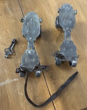 Antichi pattini a rotelle