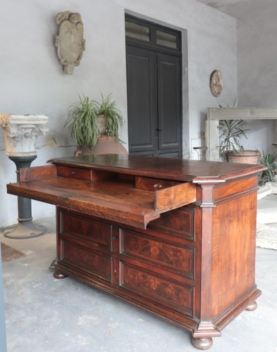 Cassettone con scarabattolo