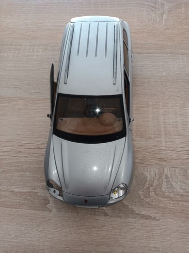 Maisto porsche cayenne - 1:18,
