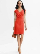 Abito scollo a V incrociato