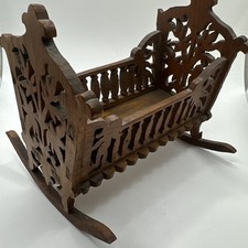 Antica bambola giocattolo in