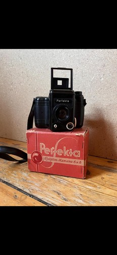 Macchina fotografica - , a