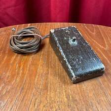 Interruttore a pedale in legno