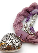 COLLANA AMETISTA E FILO DI LANA CON CUORE