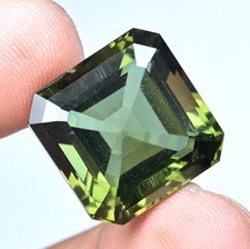 Moldavite verdastra naturale