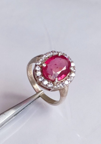 Anello aureola zircone ovale