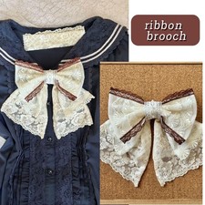 Collana con ciondolo spilla