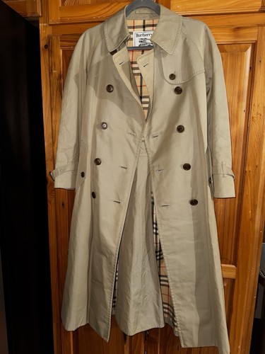 Burberrys men trench coat - burberrys,