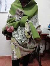 Mantella Donna -  Fatta a mano unica. in Lana ,velluto, pizzo foderata in seta