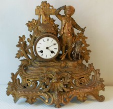 Pendule en régule au décor