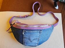 marsupio in jeans Levis e vera pelle Lilla con 2 zip esterne e una interna