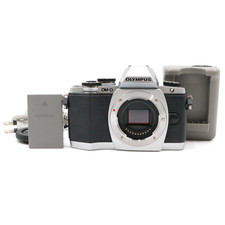 Olympus OM-D E-M10 argento