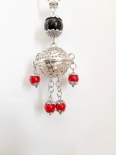 Ciondolo ballerina Sarda con amuleti su coccu e richiamo degli angeli