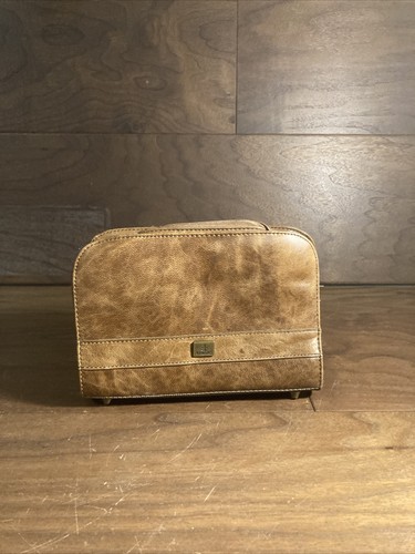 Emirates first class gents - first,