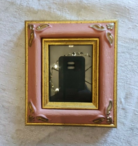 Small pink and gold wall - wall, photo