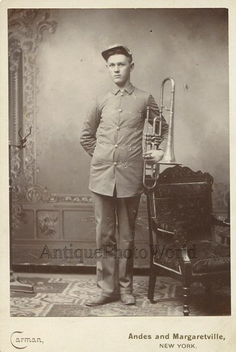 Giovane soldier uniforme - giovane, in