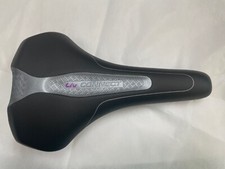 SELLA VERTICALE DONNA GIGANTE