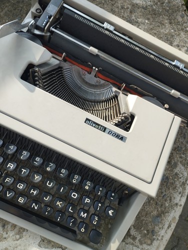 Schreibmaschine olivetti - schreibmaschine, „olivetti