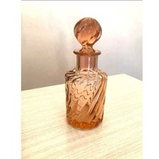 Bottiglia di profumo francese