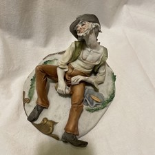 Statuina Capodimonte – Bevitore sdraiato in porcellana biscuit