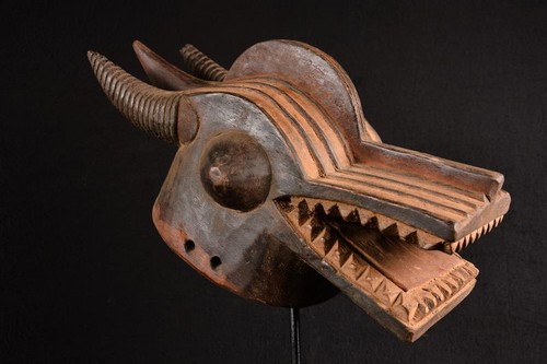 Autentico casco africano - un,