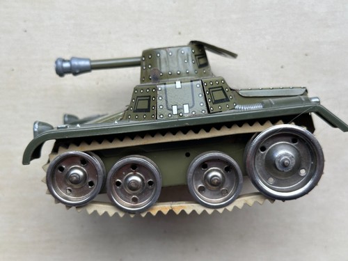 Vecchio carro armato latta - armato,