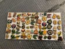 Lotto di 65 spillette pins e medaglie anni 70-80 new old stock nuove *39