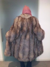 ICONICA PELLICCIA DI VOLPE TG.44, LUNGA 118 CM. TAGLIO SARTORIALE INDOSSATA POCO