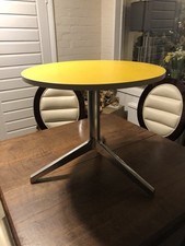 Tavolino da caffè a treppiede