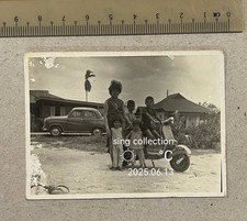 OPS foto originale donna cinese ragazze ragazzi su scooter Vespa, auto d'epoca