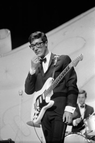 Hank marvin pictured - hank, playing