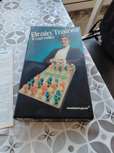 Vecchio gioco tavolo brain - da,