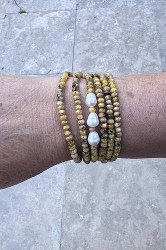 Bracciali avvolgenti fatti - , a