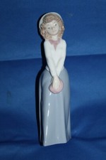 NAO BY LLADRO RAGAZZA CON