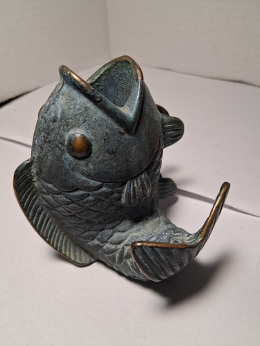 Scultura pesce koi - , in