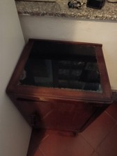 Comodino impiallacciato in radica di noce epoca Art Decò