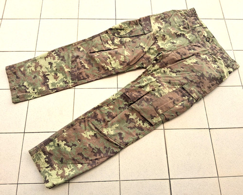 Pantaloni mimetici vegetati