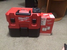 Milwaukee 12V Vacume With 2