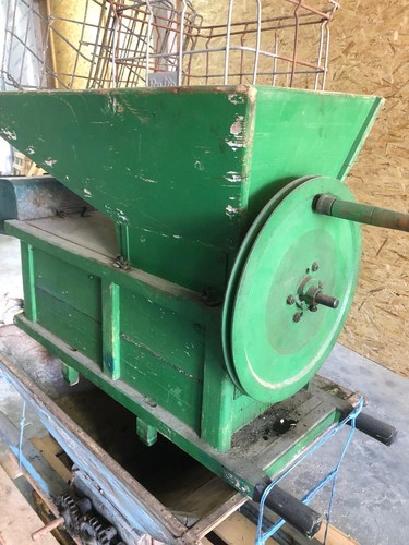 Pigiatrice per uva legno - pigiatrice, in