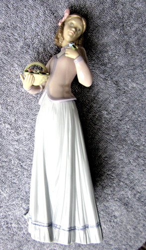 Lladro innocence bloom 7644 - lladro, in