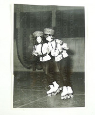 VECCHIA FOTOGRAFIA FOTO VINTAGE BAMBINE SAGGIO PATTINAGGIO ARTISTICO CREMONA