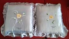 2 CUSCINI IN RASO ARGENTATO CON FIORI DIPINTI A MANO - COPPIA SHABBY 35x38cm