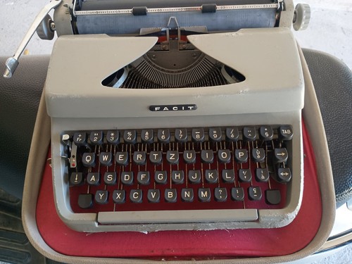 Macchina scrivere facit - da,