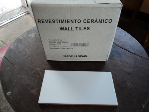 Piastrelle parete bianche - parete,