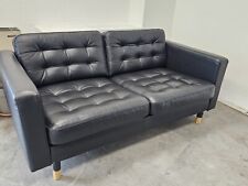 LANDSKRONA Divano a 2 posti in pelle nera con gambe in legno