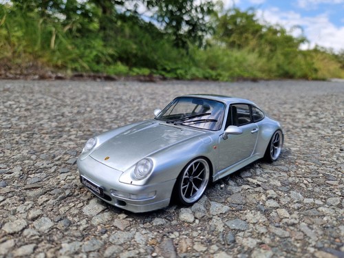 Porsche 993 carrera 4s - 1:18,